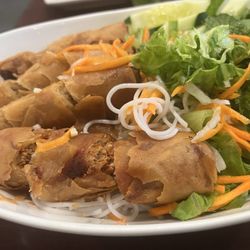 Pho Anh Dao - Vermicelli w egg rolls