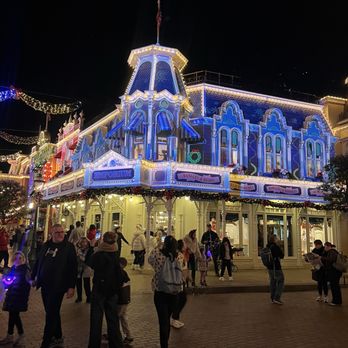 Disneyland Paris - Shops - Amusement Parks Near Me Disneyland Paris - Shops - Amusement Parks Near Me