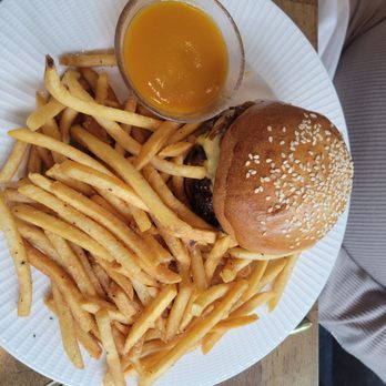 Imperfecto - Wagyu Burger - Cocktail Bars Near Me - Washington, DC, District of Columbia