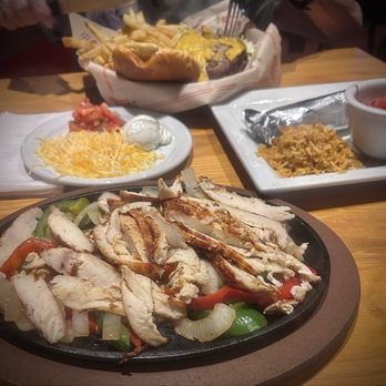 Chili's - Chicken fajita with cheeseburger in background. - Bars Near Me - Saint Peters, Missouri Chili's - Chicken fajita with cheeseburger in background. - Bars Near Me - Saint Peters, Missouri