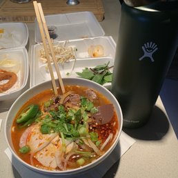 Size comparison of Bun Bo Hue amount with a hydro flask Size comparison of Bun Bo Hue amount with a hydro flask