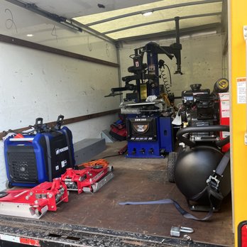 Supreme Mobile Tire - Mobile Tire Installation Service Van. - Roadside Assistance Near Me - Dallas, Texas Supreme Mobile Tire - Mobile Tire Installation Service Van. - Roadside Assistance Near Me - Dallas, Texas