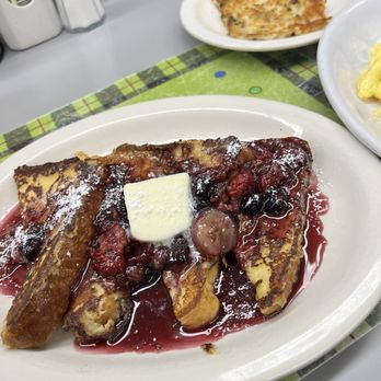 Lighthouse Cafe - French toast with fruit flambé - Breakfast & Brunch Near Me - Sausalito, California Lighthouse Cafe - French toast with fruit flambé - Breakfast & Brunch Near Me - Sausalito, California