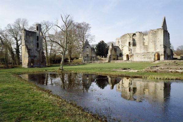 Minster Lovell Hall & Dovecote by null