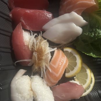 Hello Sushi - Sashimi that's was delivered a mess! Same thing. With lemons & no wasabi !!! I requested wasabi & ginger and instructions were not followed. - Sushi Bars Near Me - Fullerton, California