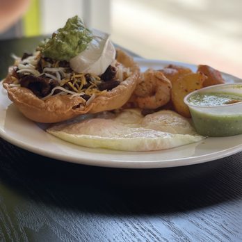Momo's Cafe - CJ Anderson with over easy eggs - American Near Me - Vallejo, California Momo's Cafe - CJ Anderson with over easy eggs - American Near Me - Vallejo, California