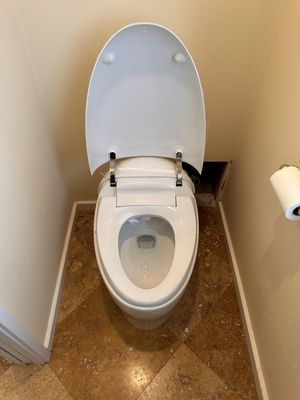 B Hughes Plumbing Service Logo