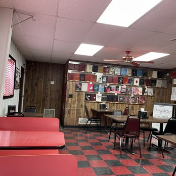 Eagle's Nest - the inside of a restaurant - American Near Me - Watonga, Oklahoma Eagle's Nest - the inside of a restaurant - American Near Me - Watonga, Oklahoma