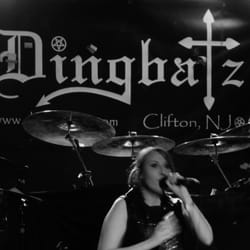 Dingbatz - Aurin on stage.