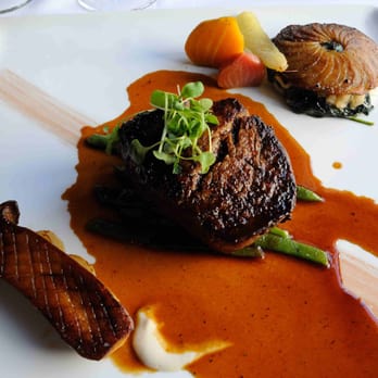 Le Saint-Amour - Beef filet mignon with a King Oyster - French Near Me - Old Quebec, Quebec Le Saint-Amour - Beef filet mignon with a King Oyster - French Near Me - Old Quebec, Quebec