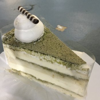 Honu Bakery - Green Tea Cheesecake (super bitter matcha powder with a tart cream cheese and sweetened whipped cream = execution failure?) - Bakeries Near Me - Honolulu, Hawaii
