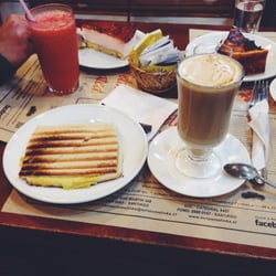 Tortas Melinka - Favoritos, queso caliente y café con leche.