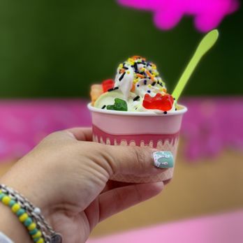 YUMMY YUMMY'S SWEETS - Updated December 2025 - 20 Photos - 106 W YUMMY YUMMY'S SWEETS - Updated December 2025 - 20 Photos - 106 W