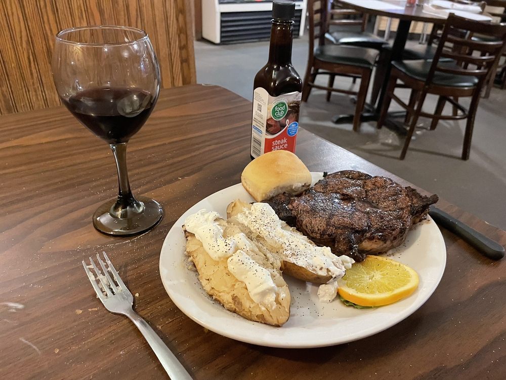 BOSS HOGG’S SALOON & RESTAURANT Updated November 2024 50 Photos