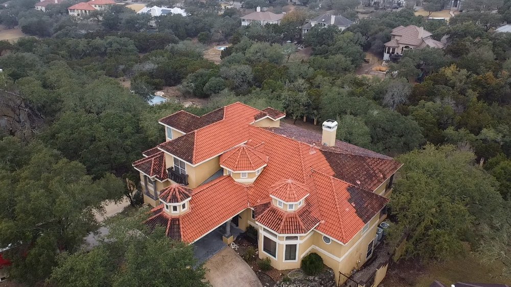 Slide of Lobo Roofing
