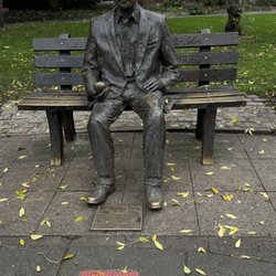 Alan Turing Memorial - Statue of Alan Turing