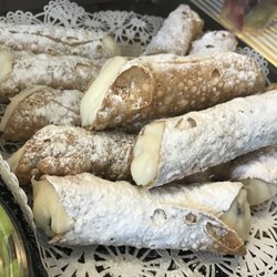 Palazzo Cafe - Cannoli!