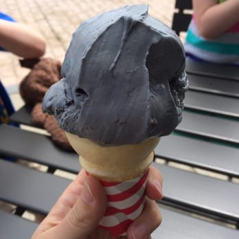 Lake Effect Ice Cream - London Fog! Earl gray tea flavored ice cream with chocolate covered toffee. OMG - Ice Cream & Frozen Yogurt Near Me - Lockport, New York