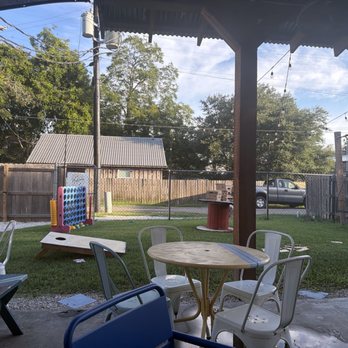 Flatonia Pizza Company - Outdoor patio area with oversized games - Pizza Near Me - Flatonia, Texas Flatonia Pizza Company - Outdoor patio area with oversized games - Pizza Near Me - Flatonia, Texas