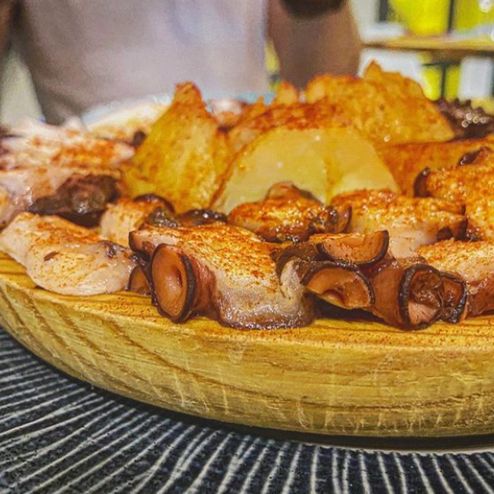 La Charca Taberna - Pulpo a Feira con sus cachelos - Tabernas Near Me - Madrid, M