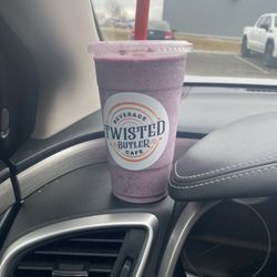 Twisted Butler Caldwell - Chunky monkey smoothie with oat milk