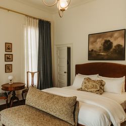Crystal River Inn - Frio Double King Suite