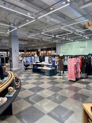 Bloomie's by Bloomingdale's by null