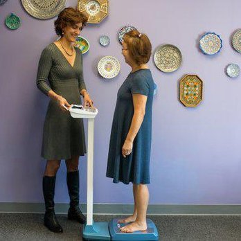 EatWellGuru - Dr. Maryam Dadkhah with Patient. - Nutritionists Near Me - Sterling, Virginia
