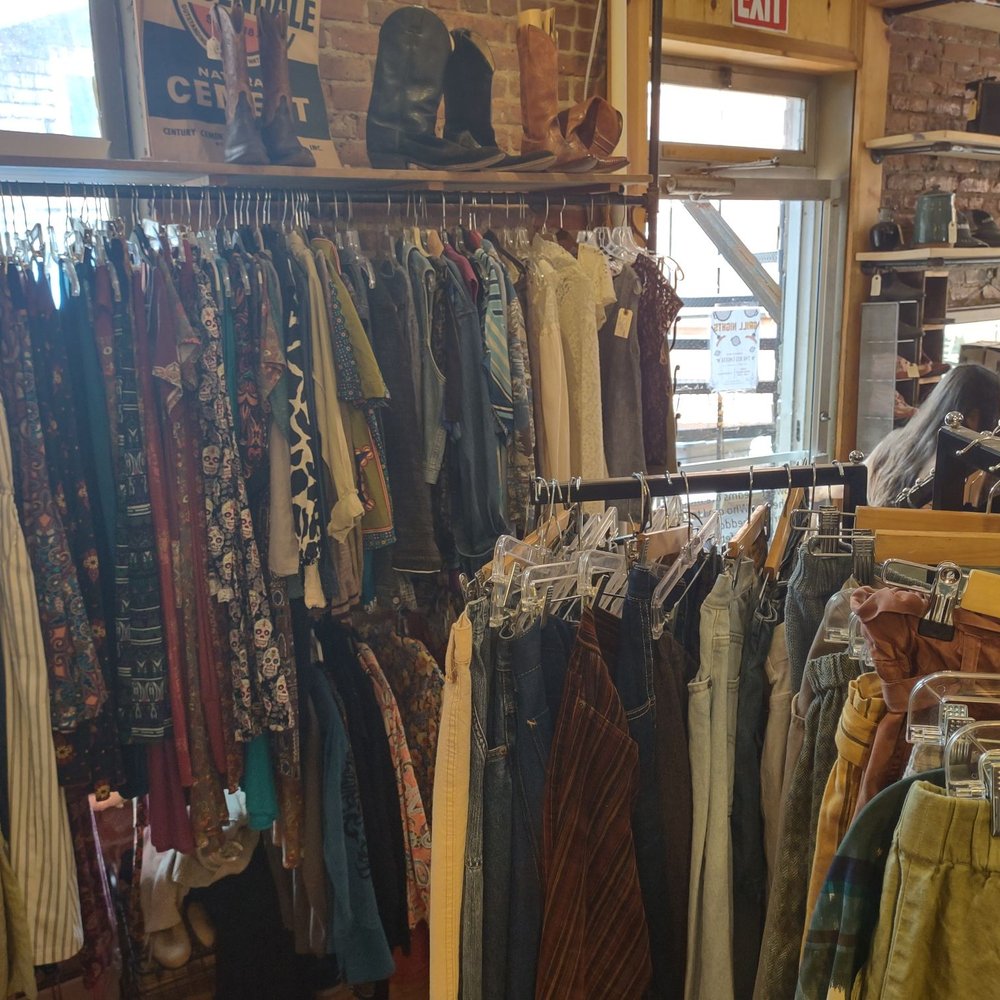Vintage shop inside too! Vintage shop inside too!