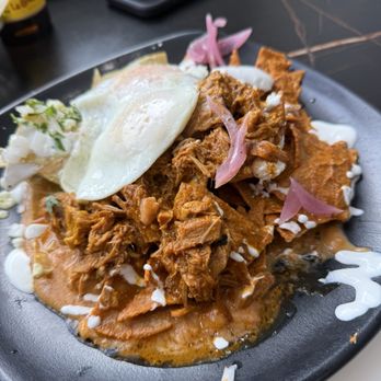 El Tito - Chilaquiles divorciados con cochinita - Mexican Near Me - Sacramento, California El Tito - Chilaquiles divorciados con cochinita - Mexican Near Me - Sacramento, California