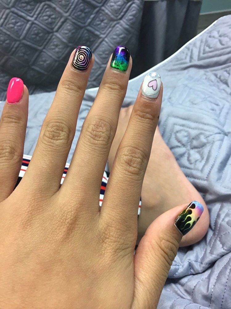 Fergus Nails & Spa Logo