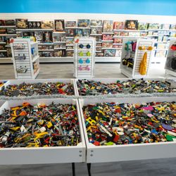 Bricks & Minifigs Kenosha