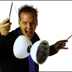 What Goes Up Juggling Productions - The Comedy & Juggling of Paul Isaak