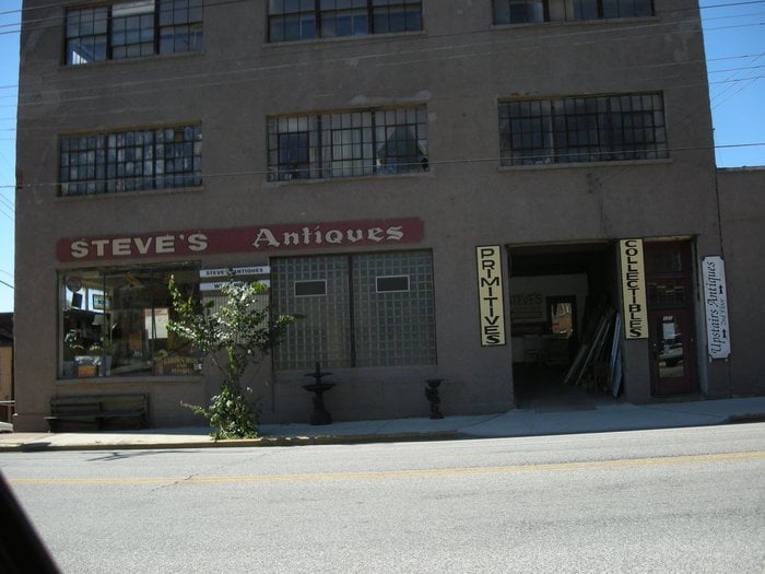 STEVE’S ANTIQUES & REPRODUCTIONS CLOSED 323 E Broadway, Alton, IL