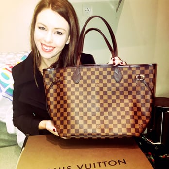 Louis Vuitton - But it's so pretty!! - Luggage Near Me - Paris, 75 Louis Vuitton - But it's so pretty!! - Luggage Near Me - Paris, 75