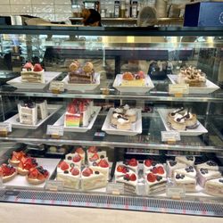 Paris Baguette - Cake slices