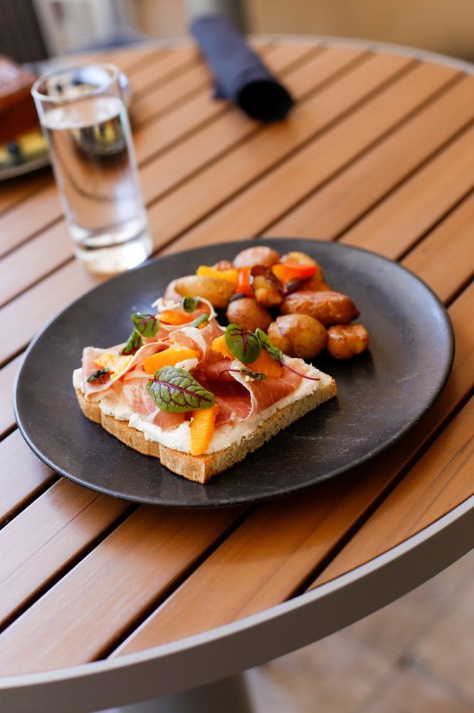 400 Beach Seafood & Tap House