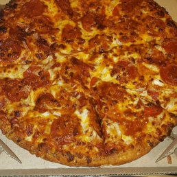 Pepperoni and onion hand tossed pizza well done Pepperoni and onion hand tossed pizza well done