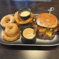Cottonwood Creek Brewery - Smash burger with onion rings