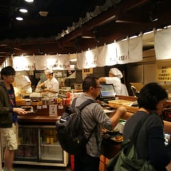 丸龜製麵 - Serving counters