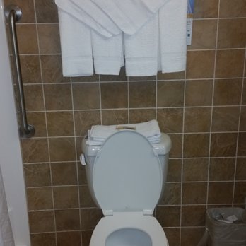 Quality Inn & Suites Fishkill South Near I-84 - BATHROOM 1 - Hotels Near Me - Fishkill, New York