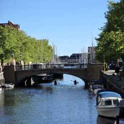 Christianshavns kanal - Kayakers paddling under the bridge