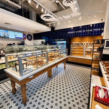 Paris Baguette - Pastries in glass display case - Bakeries Near Me - Honolulu, Hawaii Paris Baguette - Pastries in glass display case - Bakeries Near Me - Honolulu, Hawaii