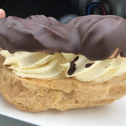 Pekarna - Chocolate eclair with fresh cream