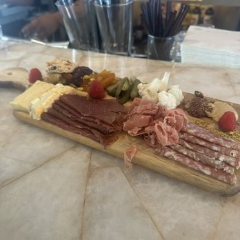 Huntley - Cheeseboard on point - Hotels Near Me - Santa Monica, California Huntley - Cheeseboard on point - Hotels Near Me - Santa Monica, California