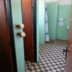 Autokemp Lučina - Společné sociální zařízení na patře.