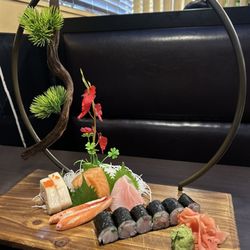 W & Z Asian Bistro & Sushi Bar - Sashimi with yellowtail roll