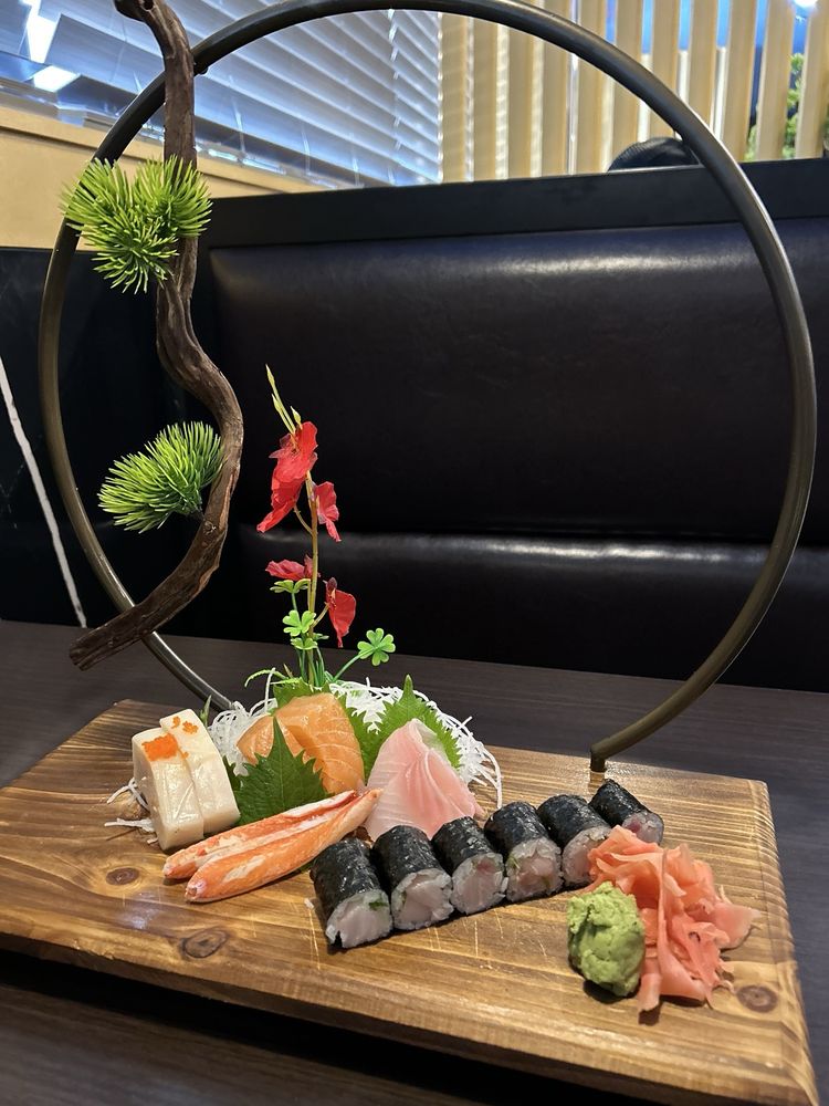 W & Z Asian Bistro & Sushi Bar