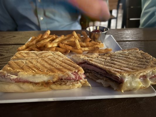 Azura Coastal Kitchen and Bar by null