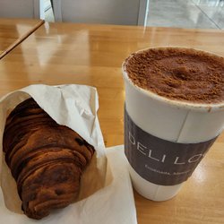 Deli loop - Mega Giant croissant